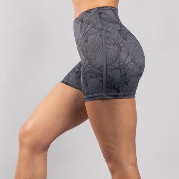 Buffbunny Active Shorts in Citrus Black Medium - Picture 4 of 9